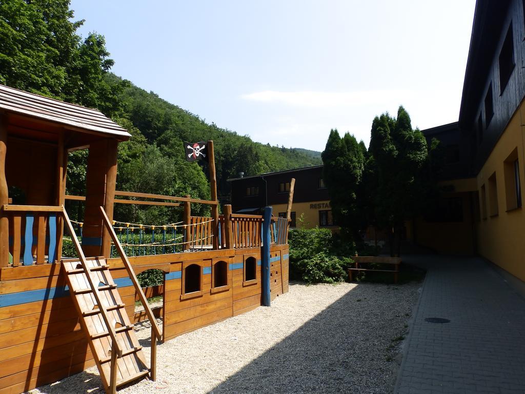 Penzion Zatisi Komorní Lhotka Exterior foto