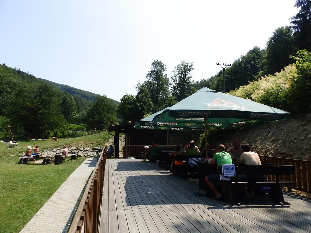 Penzion Zatisi Komorní Lhotka Exterior foto
