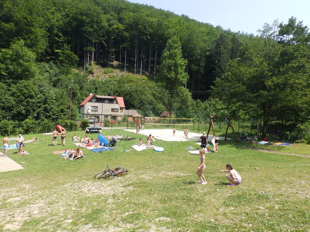 Penzion Zatisi Komorní Lhotka Exterior foto
