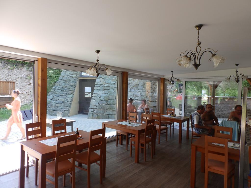 Penzion Zatisi Komorní Lhotka Exterior foto