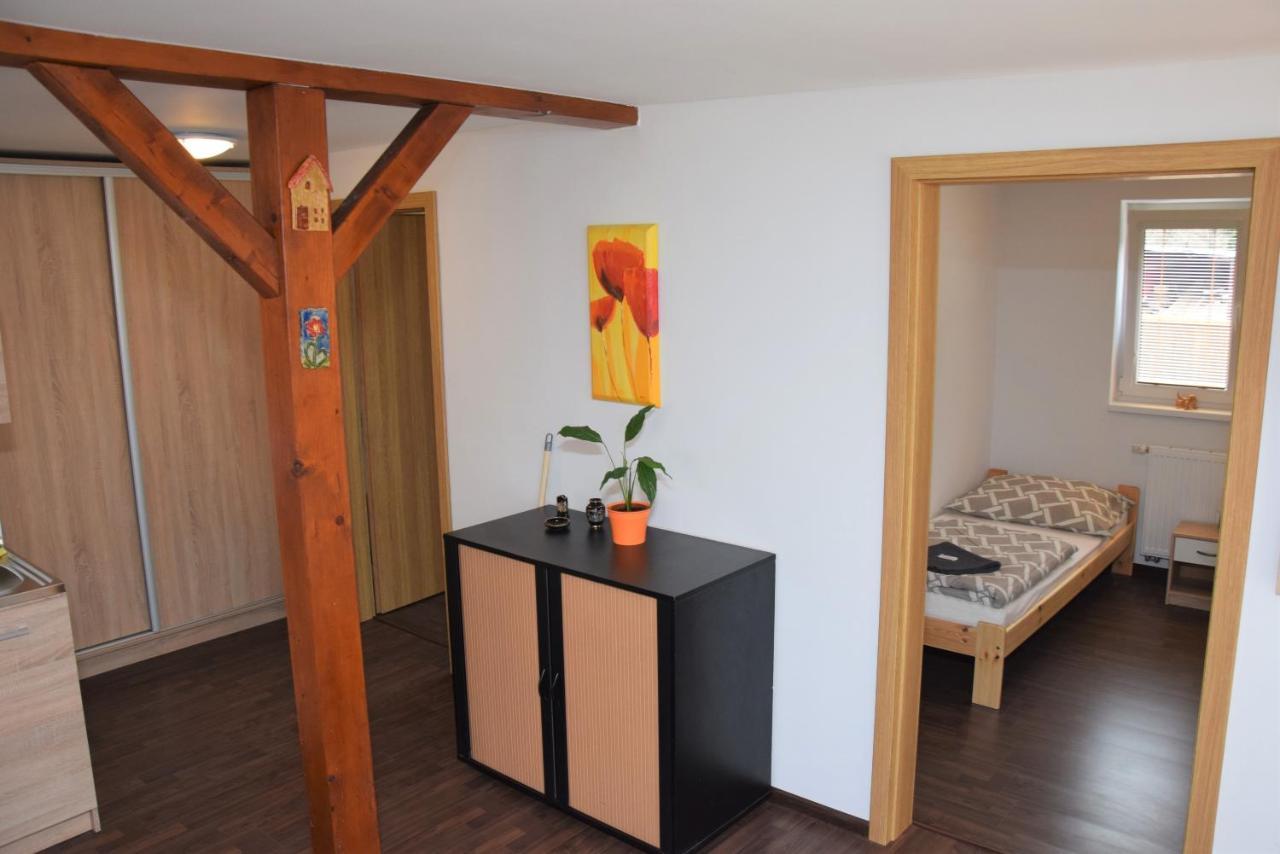 Penzion Zatisi Komorní Lhotka Exterior foto