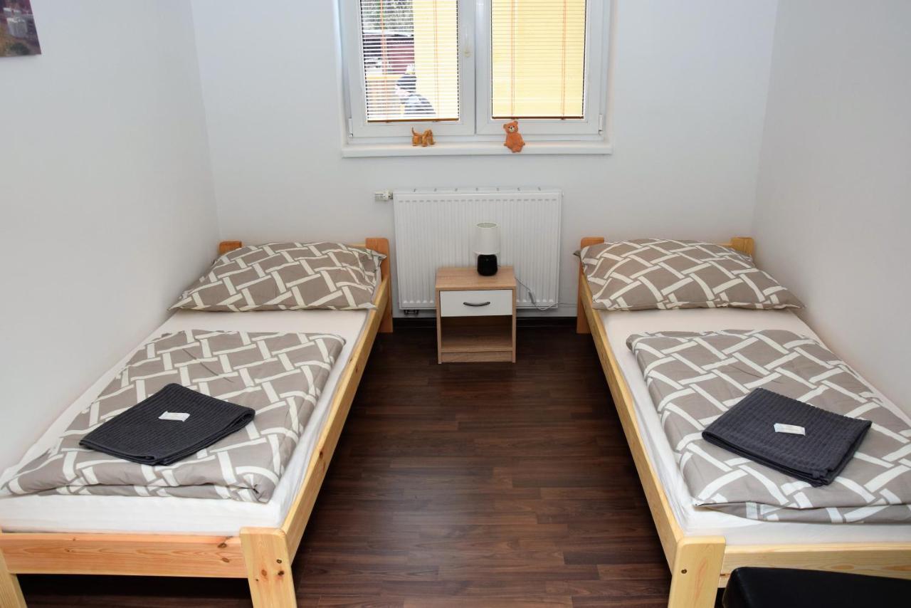 Penzion Zatisi Komorní Lhotka Exterior foto