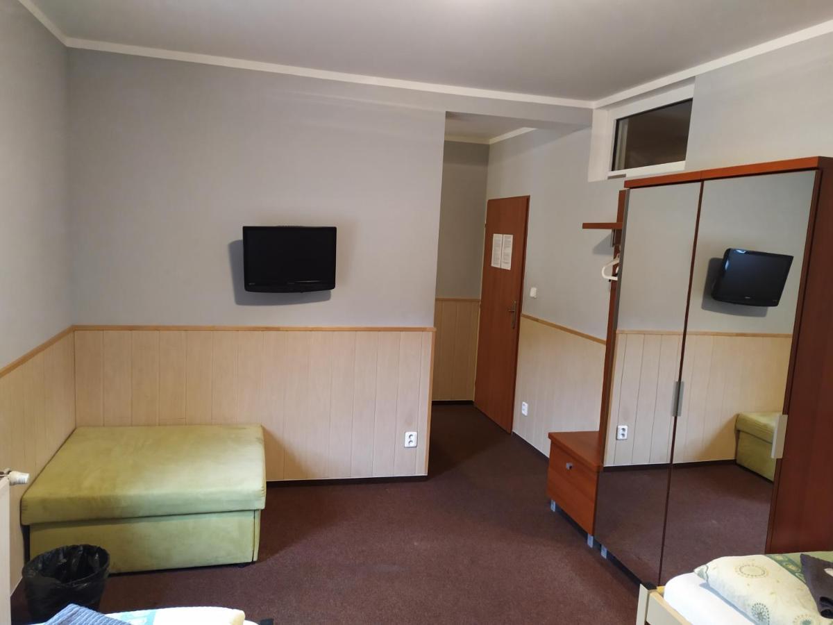 Penzion Zatisi Komorní Lhotka Exterior foto