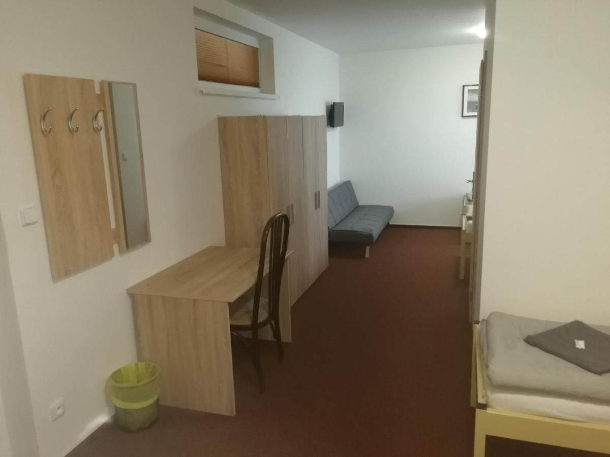 Penzion Zatisi Komorní Lhotka Exterior foto