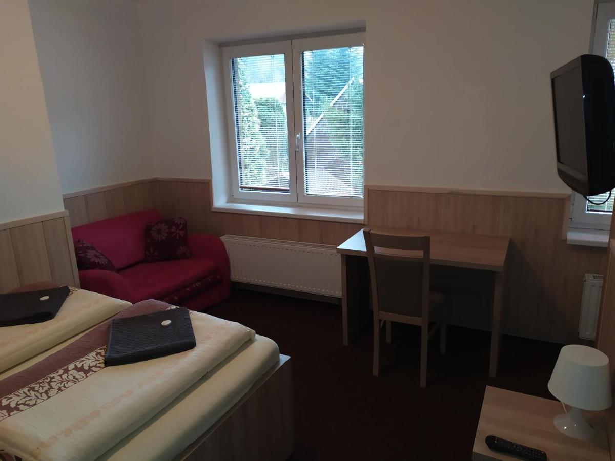 Penzion Zatisi Komorní Lhotka Exterior foto